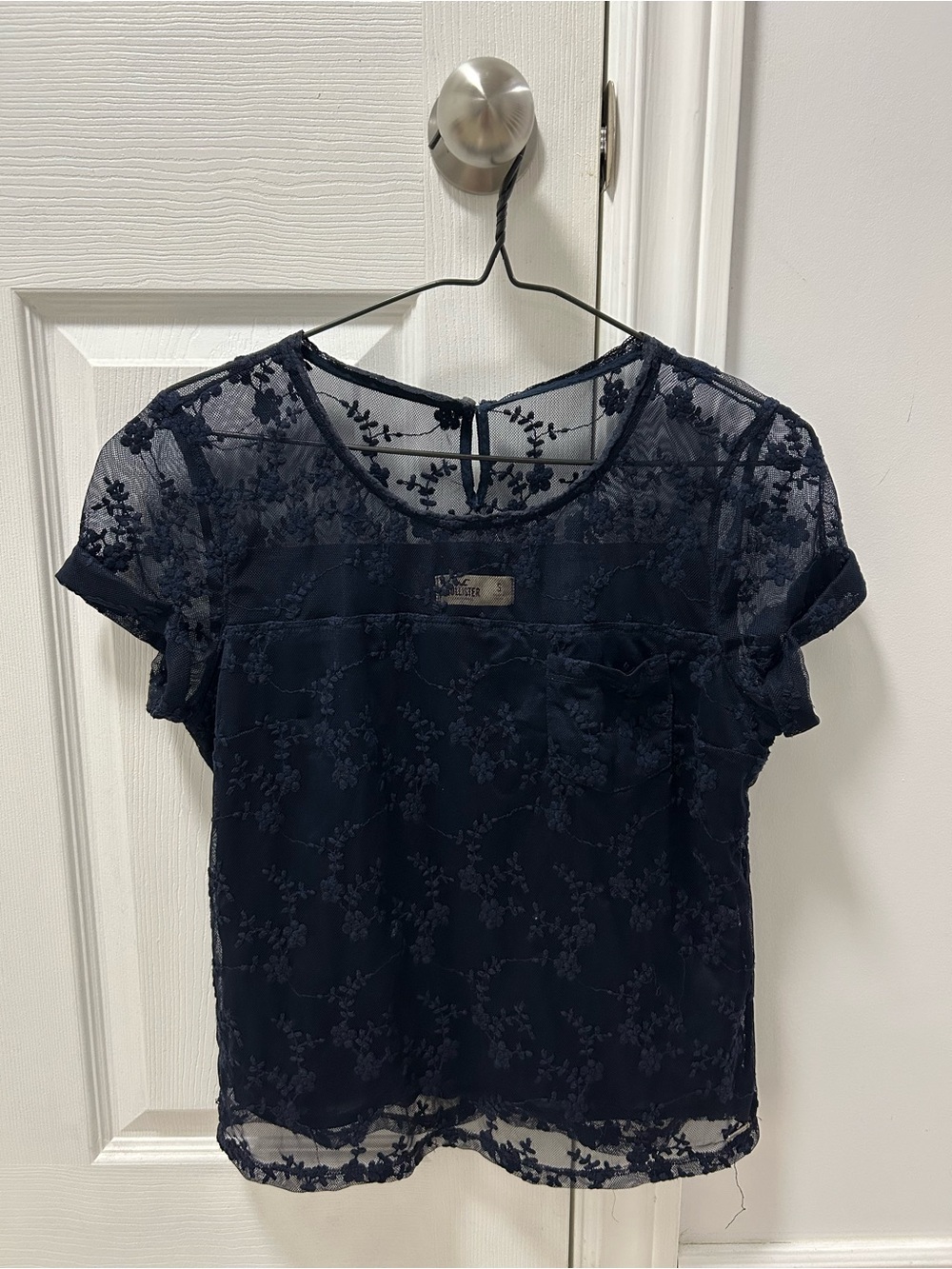 Preowned Hollister Navy Sheer Floral Embroidered Short Sleeve Top Women’s Small